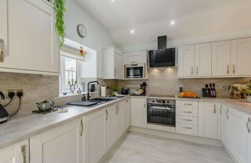 Lixwm House | 2 Bed in Lixwm 88028