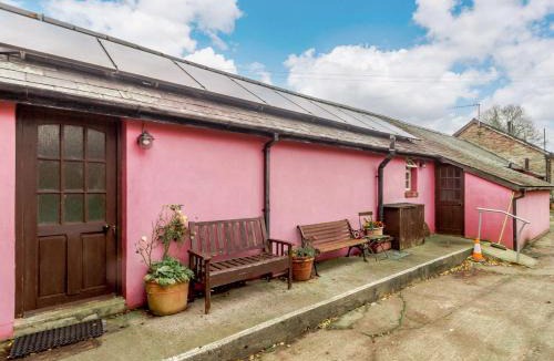 Abergavenny House | 2 Bed in Llantilio Pertholey 90235