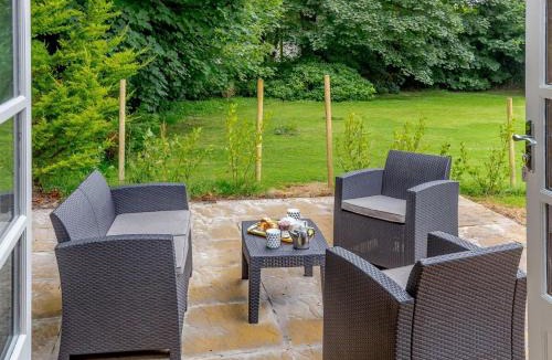 Mabe House | 2 Bed in Lower Treluswell 78621