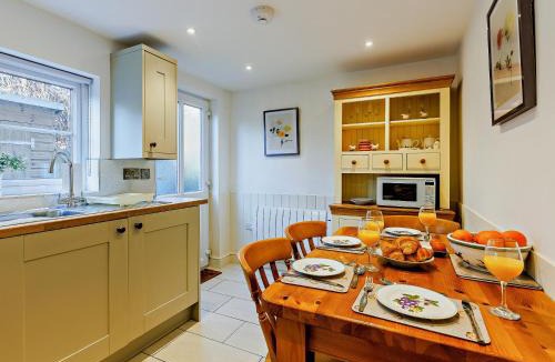 Ludwel House | 2 Bed in Ludlow 91422