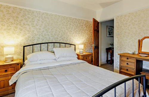 Ludwel House | 2 Bed in Ludlow 91422