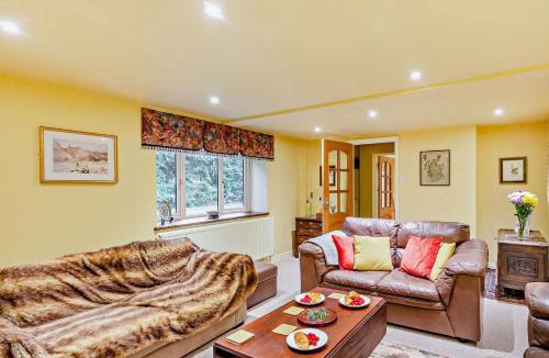 Kington House | 2 Bed in Lyonshall 93321