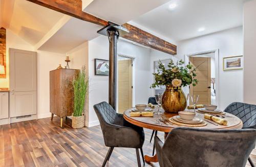 New Mills House | 2 Bed in New Mills 94059