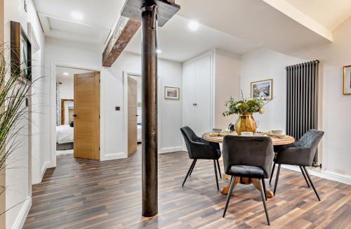 New Mills House | 2 Bed in New Mills 94059