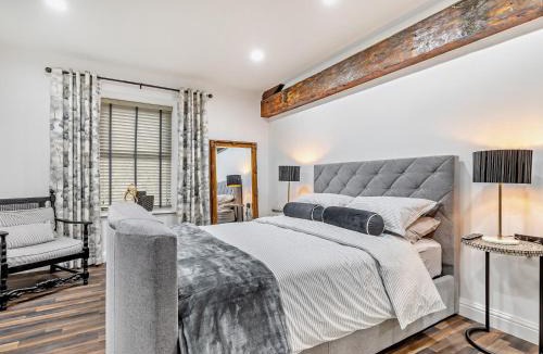 New Mills House | 2 Bed in New Mills 94059