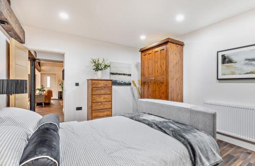 New Mills House | 2 Bed in New Mills 94059