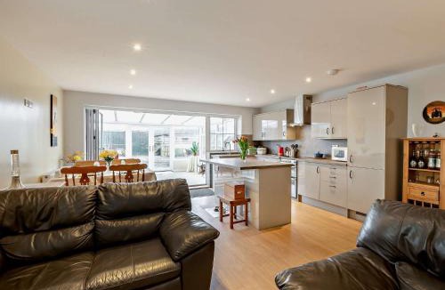 Fareham House | 2 Bed in North Boarhunt 93638
