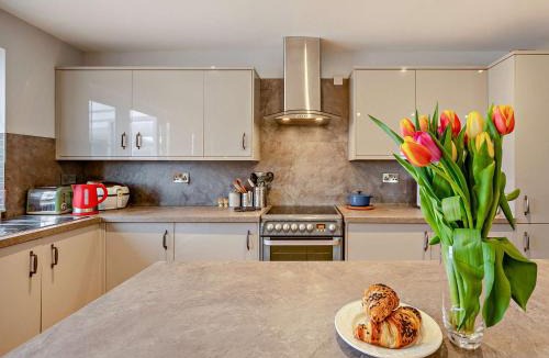 Fareham House | 2 Bed in North Boarhunt 93638