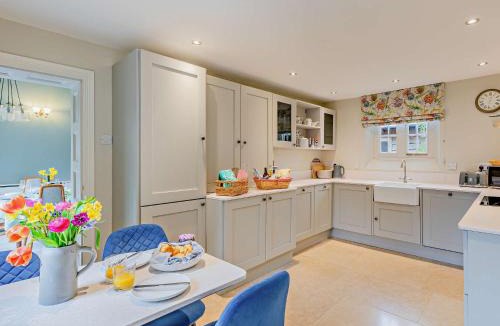 Pencombe House | 2 Bed in Pencombe 27478