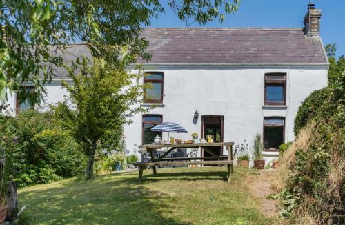 Crynant House | 2 Bed in Reynoldston 62019