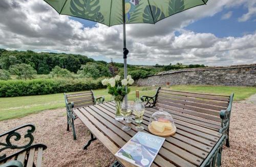 Ash Mill House | 2 Bed in Rose Ash oc-nether