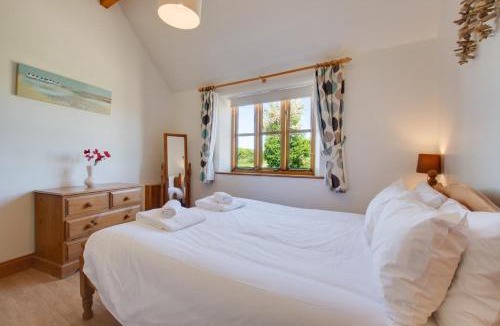 Aldborough House | 2 Bed in Roughton oc-1734