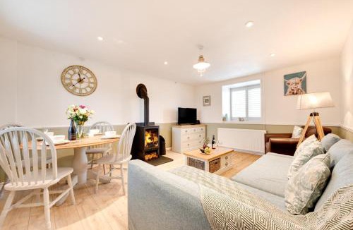Sennen House | 2 Bed in Sennen oc-flora