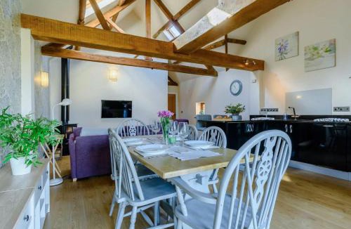 Pitchcombe House | 2 Bed in Sheriffs Lench 89305