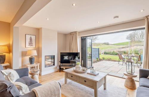 Wing House | 2 Bed in Talkin 91822