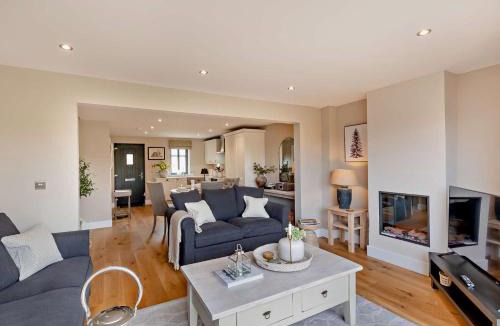 Wing House | 2 Bed in Talkin 91822