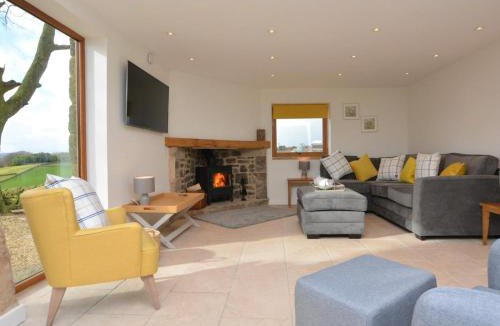 Tansley House | 2 Bed in Tansley 78219