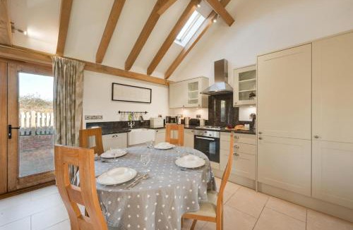 Stone in Oxney House | 2 Bed in Tenterden oc-tn607