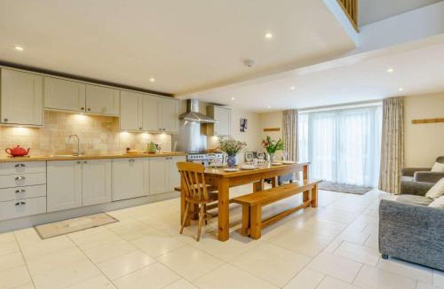 Thirsk House | 2 Bed in Thirsk 48116