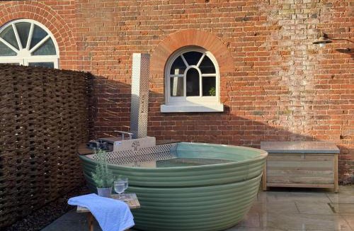 Tunstead House | 2 Bed in Tunstead oc-o32203