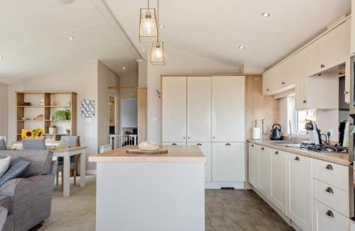 Ryde Cabin | 2 Bed in Upton oc-h32761