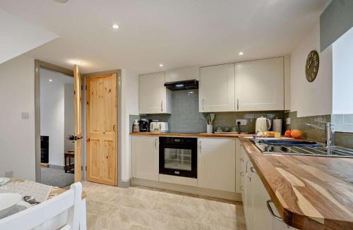 Upton St. Leonards House | 2 Bed in Upton St. Leonards 91603