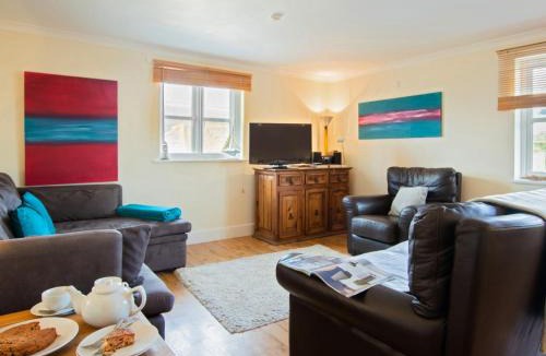 West Bay Apartment | 2 Bed in West Bay DC015