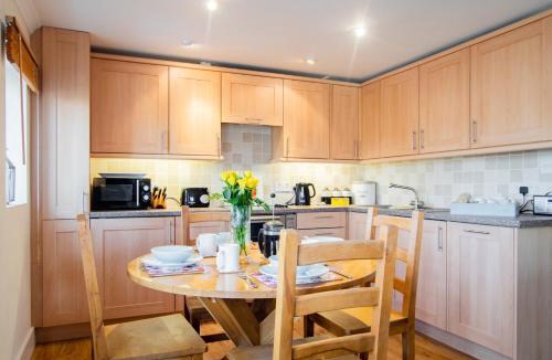 West Bay Apartment | 2 Bed in West Bay DC015