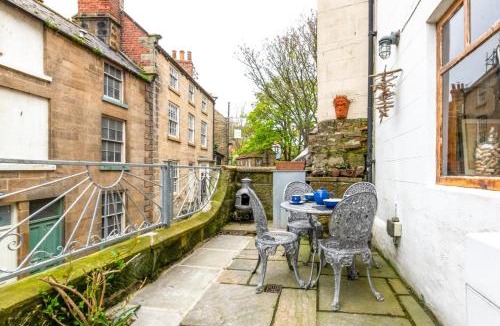 Robin Hood's Bay House | 2 Bed in Whitby oc-r038