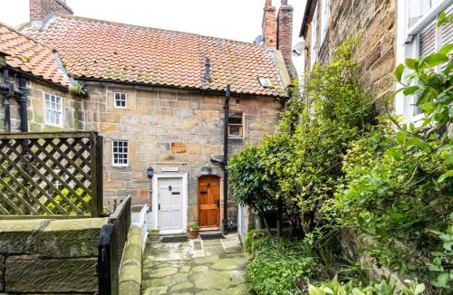 Robin Hood's Bay House | 2 Bed in Whitby oc-r038