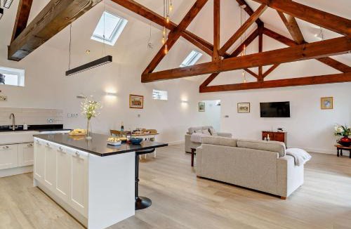 Wakefield House | 2 Bed in Wintersett 93235