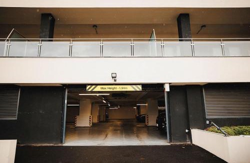 Leeds Apartment | 2 bed Leeds Centre - Private Balcony, Free Parking & Darts