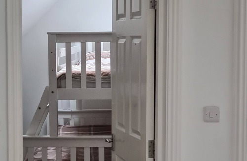 London Borough of Bromley Apartment | 2-Bed Loft Apartment for 5ppl with private parking