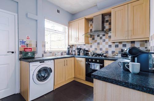 St Helens House | 2 Bed , Long Stays ,Contractors , St Helens