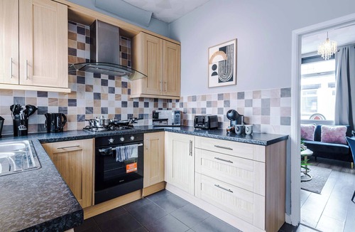 St Helens House | 2 Bed , Long Stays ,Contractors , St Helens