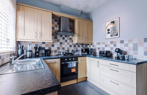 St Helens House | 2 Bed , Long Stays ,Contractors , St Helens