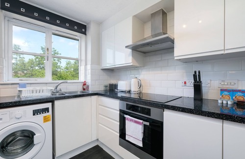 Enfield Lock Apartment | 2 bed Luxury Apartment