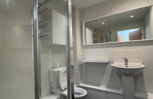 Whittington Apartment | 2 Bed luxury Flat Colindale