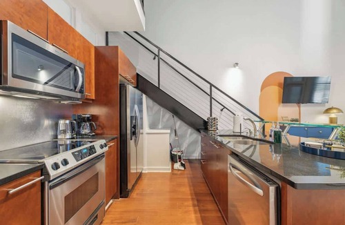 Atlantic Station Area Apartment | 2 Bed Midtown Loft Midtown
