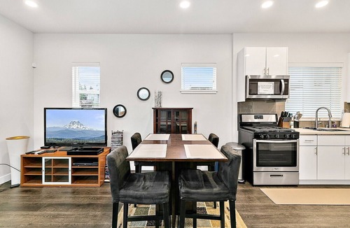 Bryn Mawr-Skyway Apartment | 2 Bed MIL unit with Lake Washington views