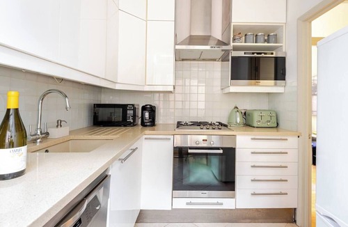 Westminster Apartment | 2 Bed Modern Apartment Opposite Buckingham Palace