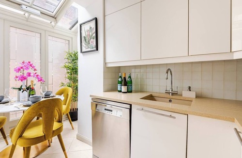 Westminster Apartment | 2 Bed Modern Apartment Opposite Buckingham Palace