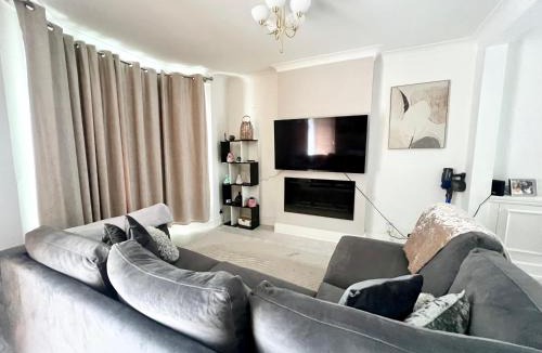 Coulsdon West House | 2 Bed Modern Luxury House