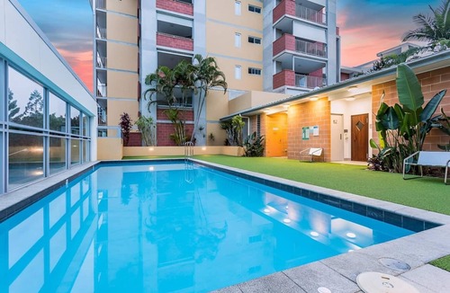 Kelvin Grove Apartment | 2-Bed Near Brisbane CBD with Pool, Sauna & BBQ