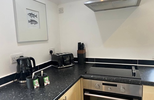 Horley Apartment | 2 Bed Near Gatwick with Parking