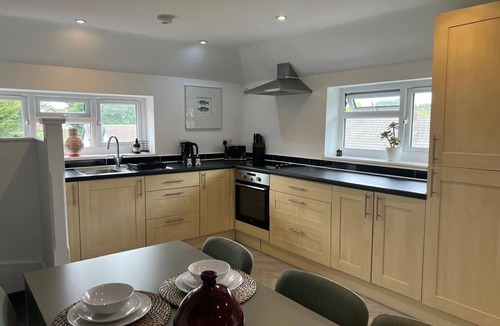 Horley Apartment | 2 Bed Near Gatwick with Parking