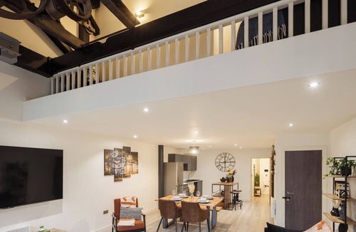 Bradford Apartment | 2 Bed New York Style Loft Duplex - Free Parking