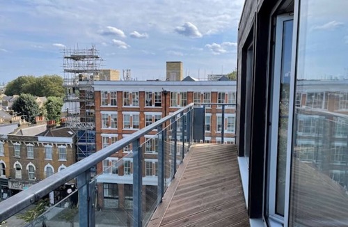 Shacklewell Apartment | 2-Bed Penthouse in Hackney