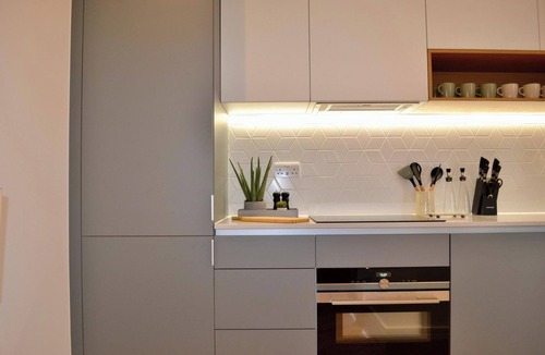 Runnymede Apartment | 2 Bed Penthouse with Skyline Views