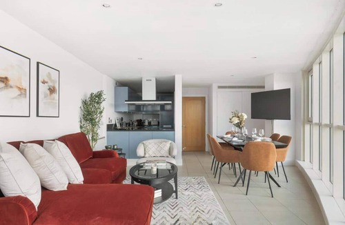 Vauxhall Apartment | 2 bed riverside flat with breath taking views